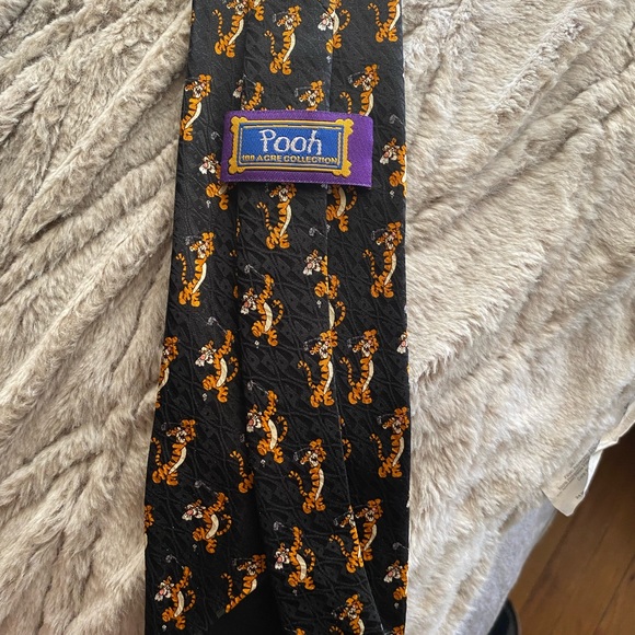 Golfing Tigger tie 100 acre collection - Picture 3 of 5